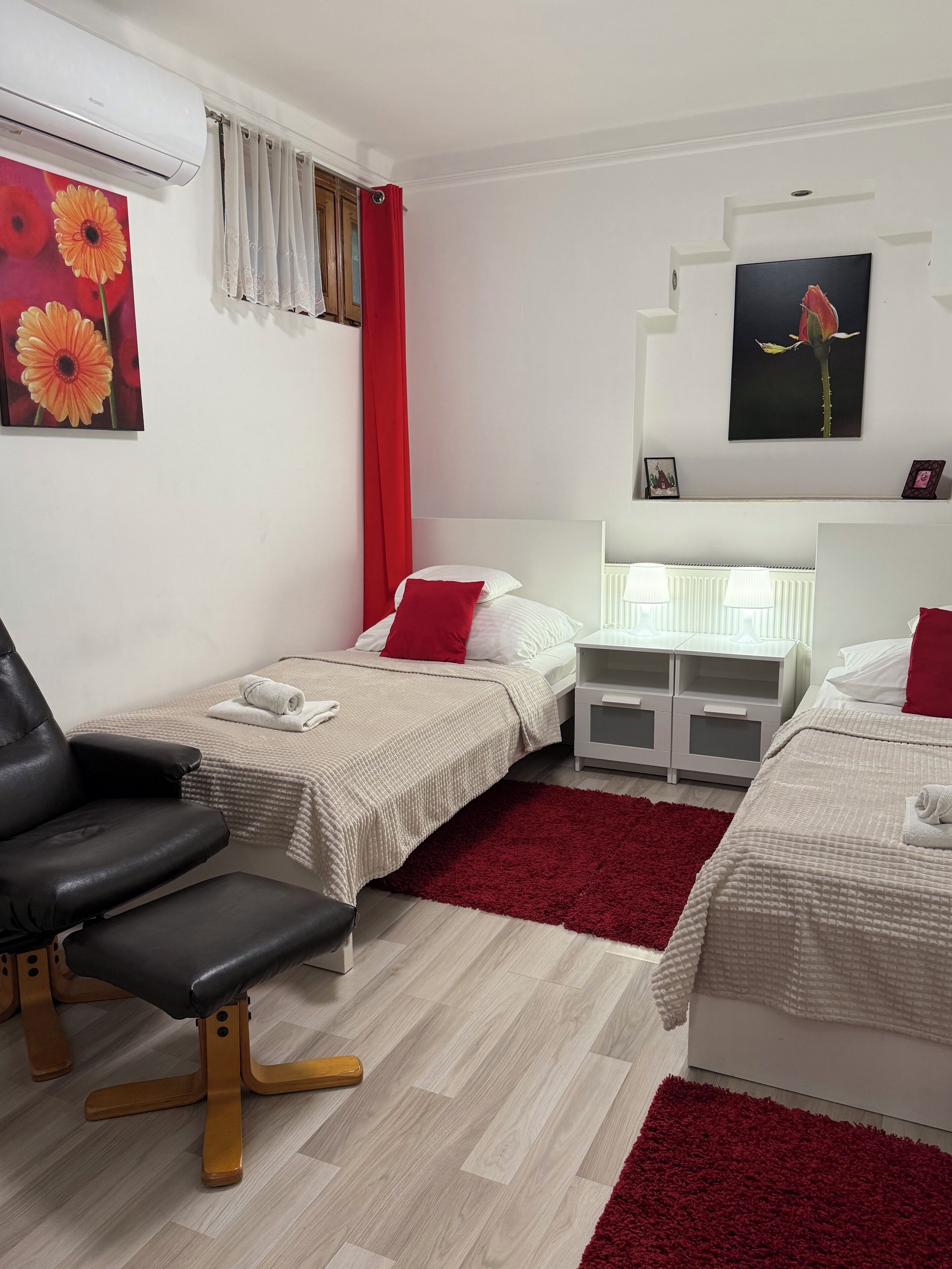 Habitación básica doble, se aceptan mascotas | Caja de seguridad en la habitación, wifi gratis y ropa de cama 