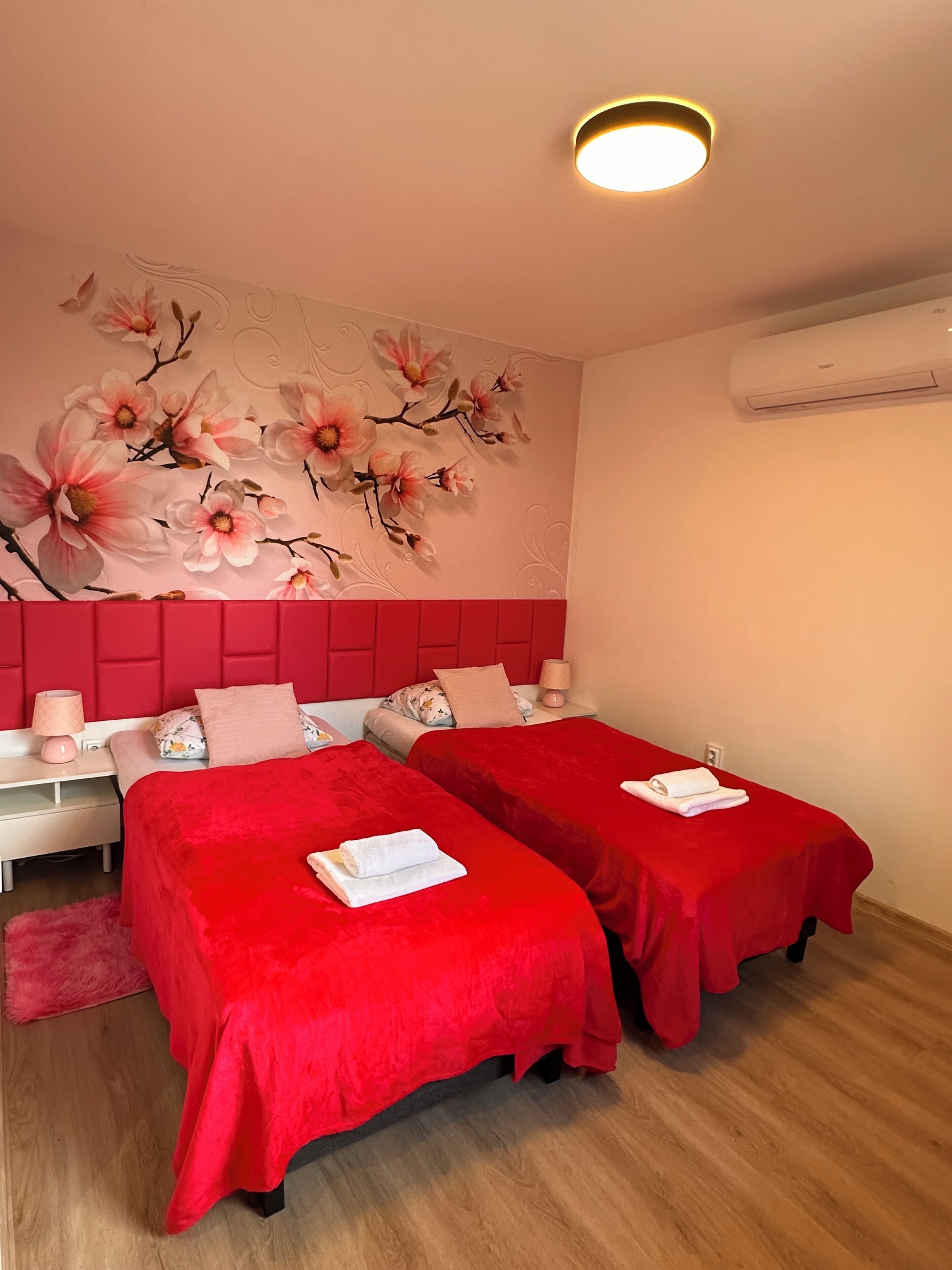 Habitación doble clásica, vista al jardín | Caja de seguridad en la habitación, wifi gratis y ropa de cama 