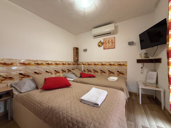 Standard Mobile Home, Pets allowed | In-room safe, free WiFi, bed sheets - Le Rose Suites & Park Hotel Budapest (Budapest)