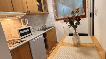 Caja de seguridad en la habitación, wifi gratis y ropa de cama