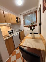 Basic Δίκλινο Δωμάτιο (Double), Επιτρέπονται κατοικίδια | Χρηματοκιβώτιο στο δωμάτιο, δωρεάν Wi-Fi, κλινοσκεπάσματα 