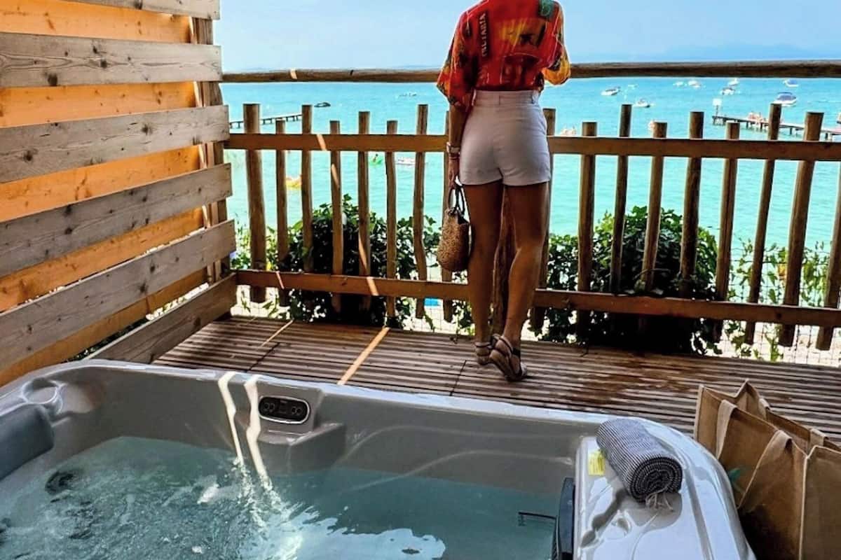 豪華行動屋, 湖景 | 露台/庭院