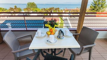 Appartamento Superior, vista lago | Terrazza/patio