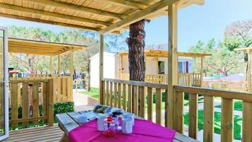 Standard Mobile Home, Garden View | Outdoor dining