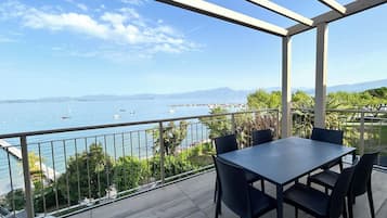 Apartamento Deluxe | Terraza o patio