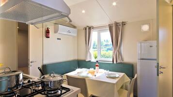 Standard Mobile Home, Garden View | Dining