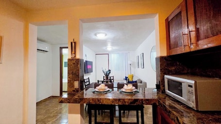 内装. 2-bedroom townhome in lovely Valle Dorado, Nayarit with AC for comfort.