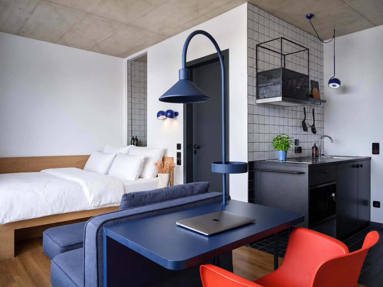 Design Apartment | Premium-sengetøj, skrivebord, arbejdsområde til bærbare computere