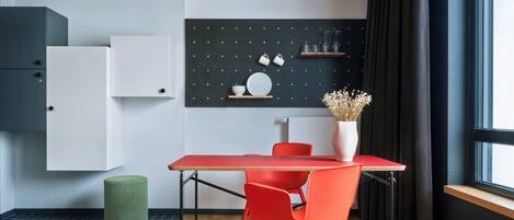 Design Studio, 1 King Bed | Living area | 30-inch flat-screen TV with cable channels