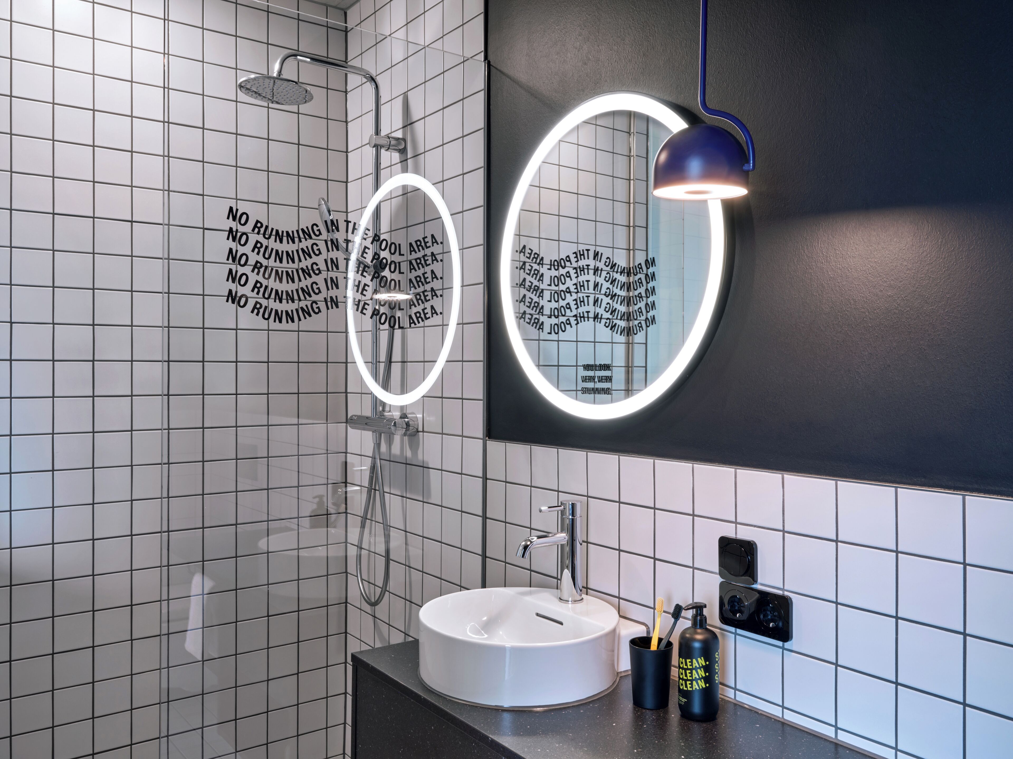 Design-Apartment, 1 King-Bett | Badezimmer | Dusche, Haartrockner, Handtücher, Seife