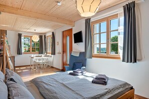 A bedroom with a bed, a desk, a chair, and a TV. - Schwarzwaldgrün Holiday Apartment (Bonndorf im Schwarzwald)