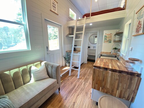 Charming Private Tiny Home in Atlanta  Cozy Quiet  & Well Located