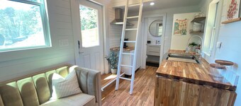 Charming Private Tiny Home in Atlanta  Cozy Quiet  & Well Located
