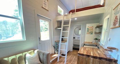 Charming Private Tiny Home in Atlanta Cozy Quiet & Well Located