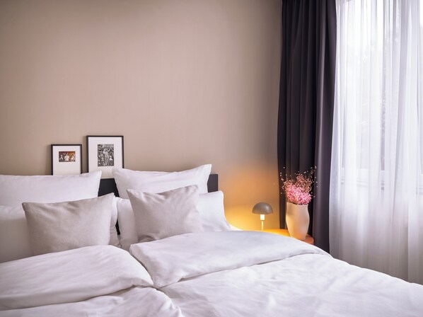 Tent, Courtyard View | Premium bedding, desk, laptop workspace, iron/ironing board - STAYERY Cologne Sülz (Cologne)