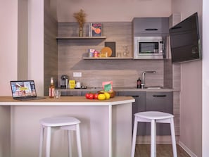 Design Apartment mit Queensize Bett | Cuisine privée | Réfrigérateur, four à micro-ondes, surface de cuisson, lave-vaisselle