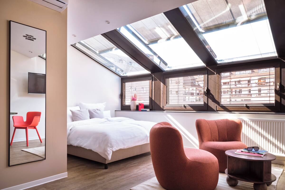 Tent, City View | Premium bedding, desk, laptop workspace, iron/ironing board