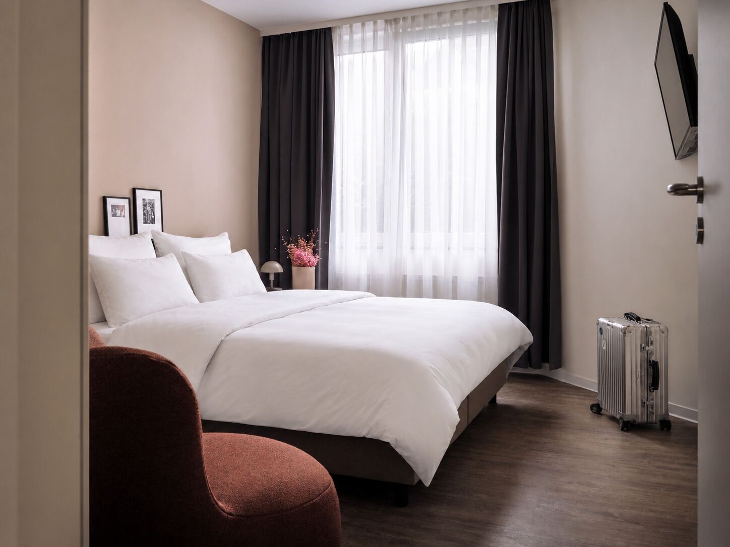 Studio Deluks, 1 Tempat Tidur King | Seprai premium, meja kerja, ruang kerja ramah laptop, dan kedap suara