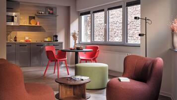 Deluxe Suite, 1 King Bed | Living area | 30-inch flat-screen TV with cable channels