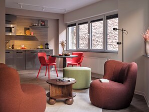 Deluxe Suite, 1 King Bed | Living area | 30-inch flat-screen TV with cable channels - STAYERY Cologne Sülz (Cologne)