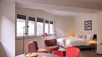 Design-Apartment, 1 Queen-Bett | Hochwertige Bettwaren, Schreibtisch, laptopgeeigneter Arbeitsplatz