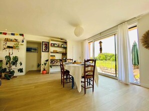 Dining - Sunny house in a green hamlet (PLOUHARNEL)