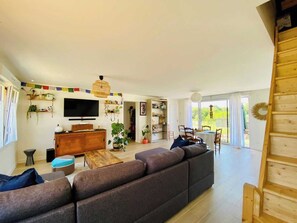 Living area - Sunny house in a green hamlet (PLOUHARNEL)