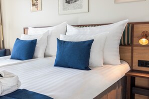 Deluxe Double Room | Hypo-allergenic bedding, desk, laptop workspace, blackout drapes - Quality Hotel The Book (Gothenburg)