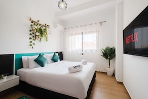 4 bedrooms, desk, iron/ironing board, travel cot - Grand Duplex 4BR – Jacuzzi, Terrasses & Piscines (Marrakesh)