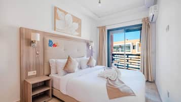 Desk, iron/ironing board, WiFi