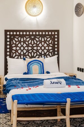 Desk, iron/ironing board, travel cot, WiFi - Riad - Jacuzzi & Breakfast 5min walk Jemaa El Fnaa (Marrakesh)