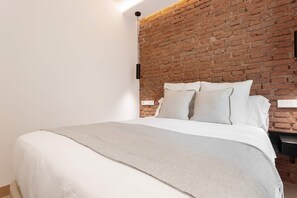 Iron/ironing board, WiFi, bed sheets - Stylish 1-Bedroom Apartment in Bernabéu. Concha Espina II (Madrid)