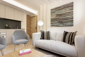 Smart TV - Stylish 1-Bedroom Apartment in Bernabéu. Concha Espina II (Madrid)