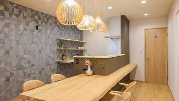 Hus, 2 soverom, balkong, byutsikt | Spiseområde