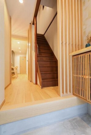 Comfort House, 2 Bedrooms, Balcony, City View | Bahagian dalam