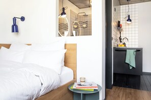 Studio, City View | Premium bedding, desk, laptop workspace, soundproofing - STAYERY Berlin Friedrichshain (Berlin)