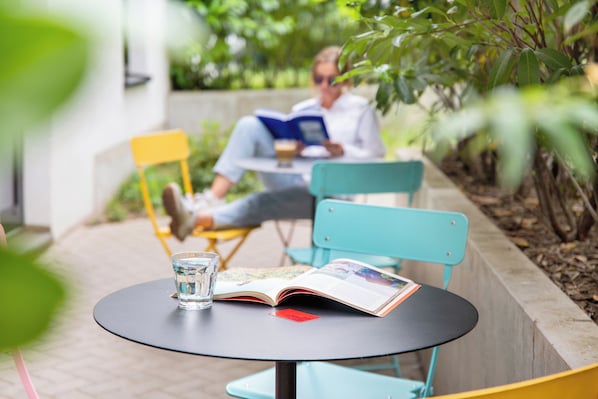 Outdoor dining - STAYERY Berlin Friedrichshain (Berlin)