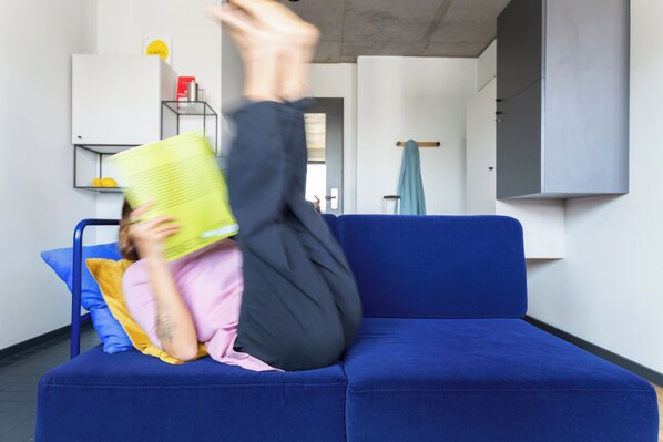 Design Apartment, 1 Queen Bed | Living area