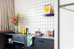 Design Apartment, 1 Queen Bed | Private kitchen