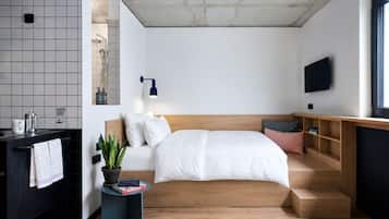 Design Apartment | Bộ đồ giường cao cấp, bàn, khu vực làm việc phù hợp cho laptop