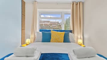 5 bedrooms, iron/ironing board, WiFi, bed sheets