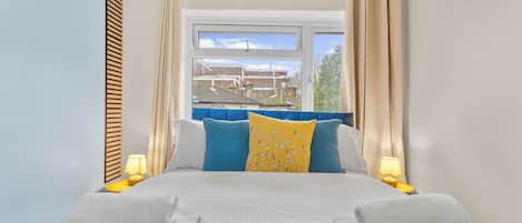 5 habitaciones, tabla de planchar con plancha, wifi y ropa de cama