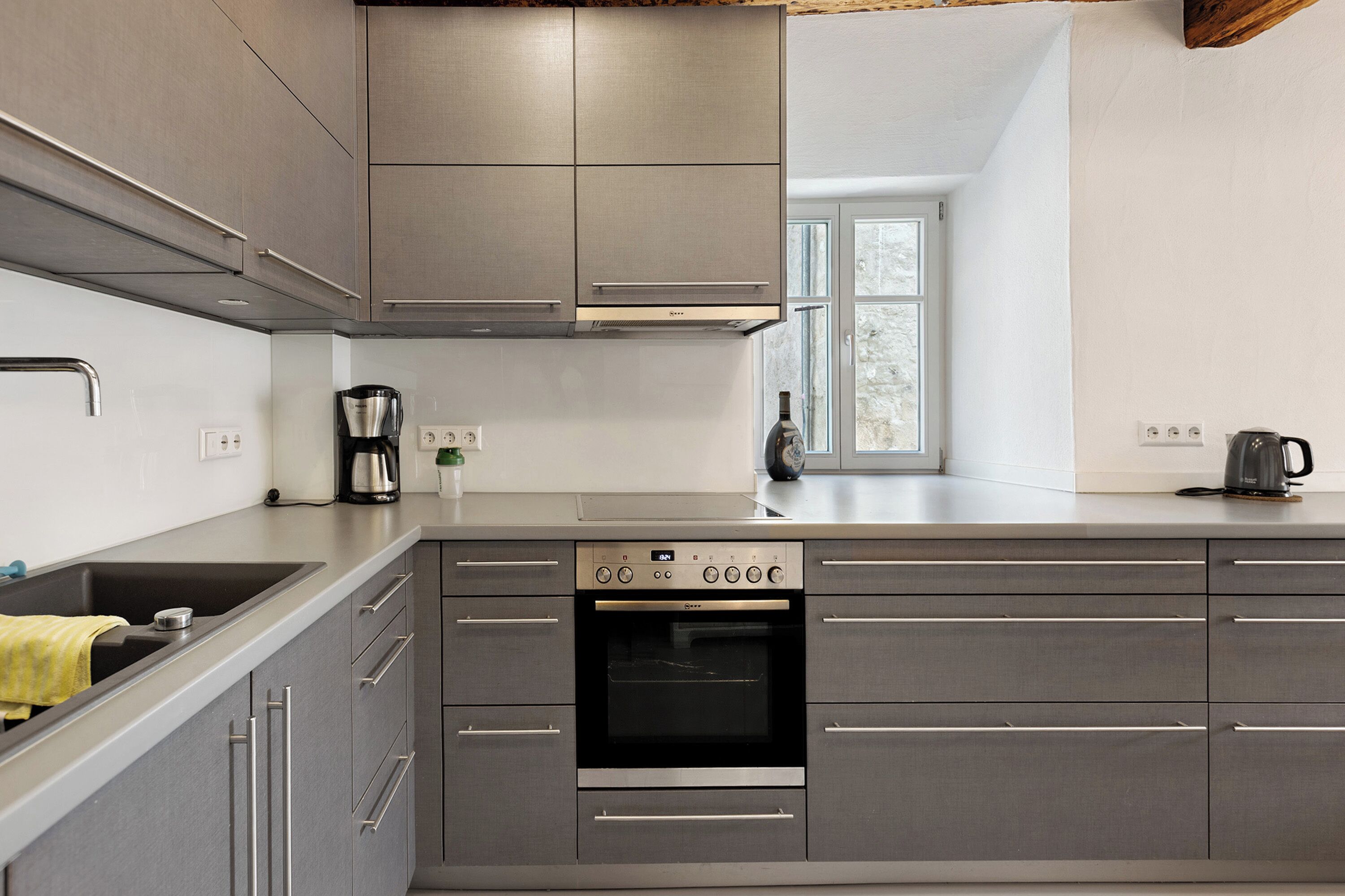 Kühlschrank, Ofen, Herdplatte, Wasserkocher