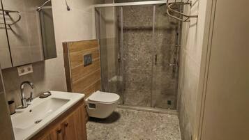 Basic Apartment, Kitchen | Bathroom | Shower, hair dryer, towels, soap