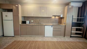 Comfort Apartment, Balcony | Private kitchen | Full-size fridge, microwave, stovetop, cookware/dishes/utensils