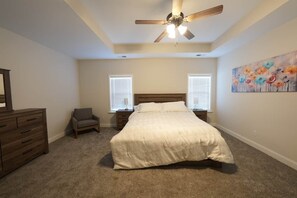 4 bedrooms, iron/ironing board, WiFi, bed sheets - Desoto Rental (Olive Branch)