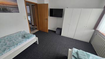 5 habitaciones, tabla de planchar con plancha y wifi gratis