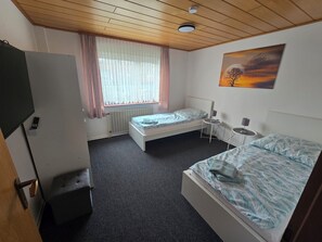 5 chambres, fer et planche à repasser, Wi-Fi gratuit, draps fournis