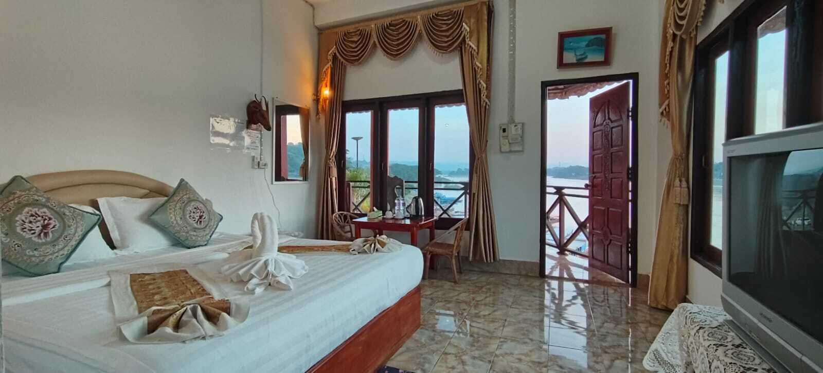 Double Room, Lanai, River View | Free WiFi