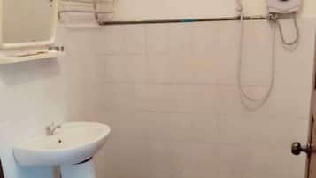 Double Room, Lanai, River View | Bathroom